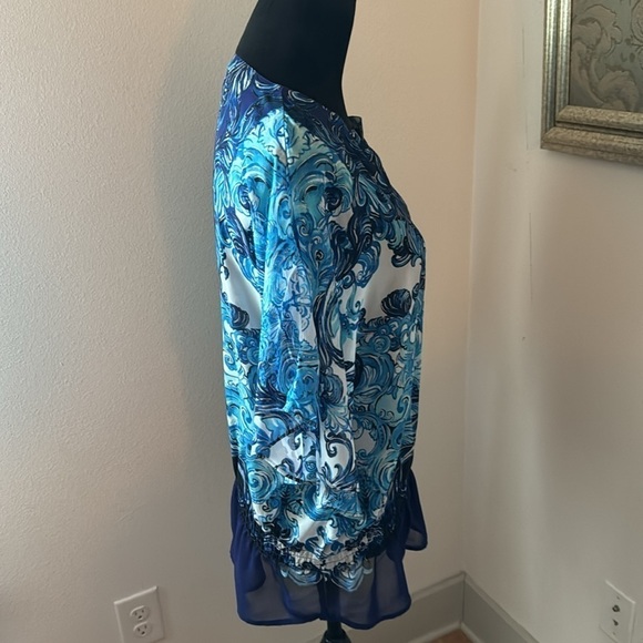 Chico’s blue Swirl art deco poncho style V neck elastic waist lightweight top  M - Picture 3 of 6